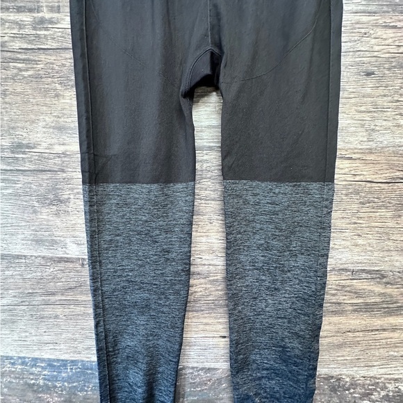 Gymshark Black and Gray Leggings Workout Pants - Picture 5 of 8
